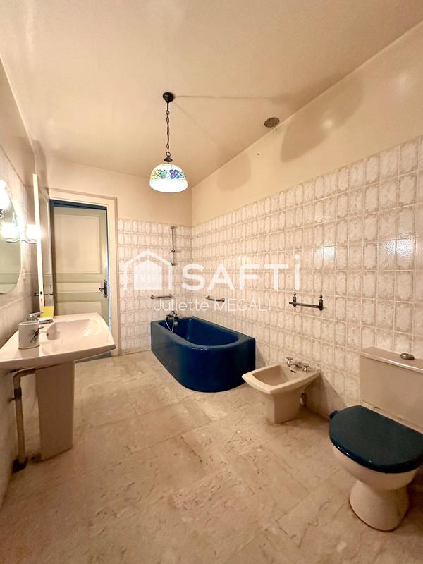 Maison - 430 m² - 12 pièces