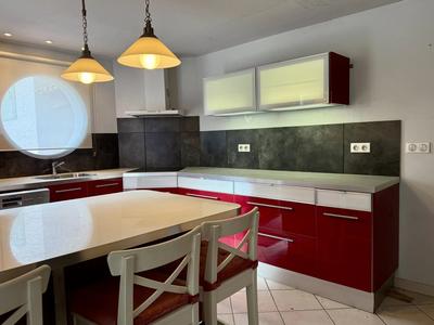 Maison - 230 m² - 8 pièces