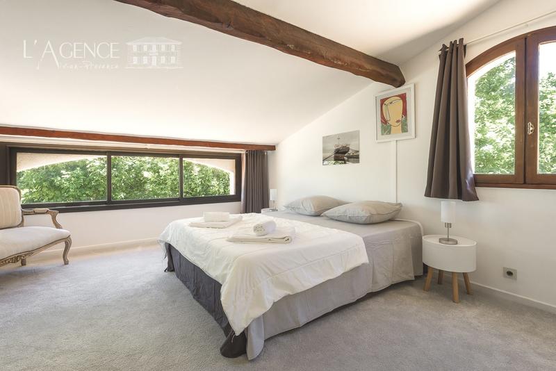 Maison - 296 m² - 8 pièces