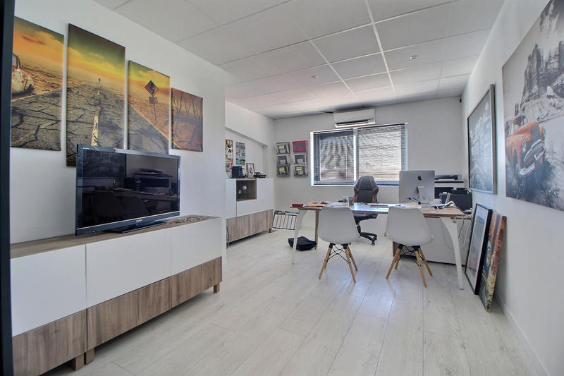 Local d'activité / Entrepôt - 132 m² - 6 pièces