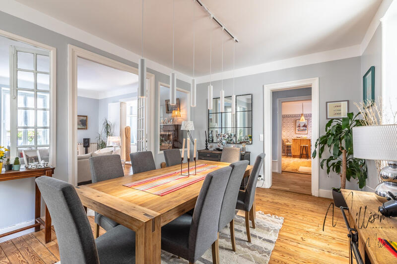 Appartement - 257 m² - 8 pièces