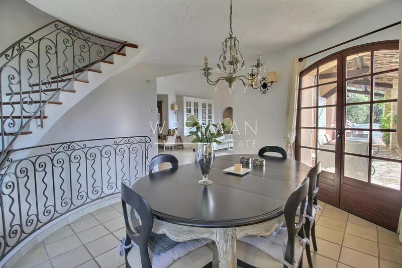 Villa - 233 m² - 5 pièces