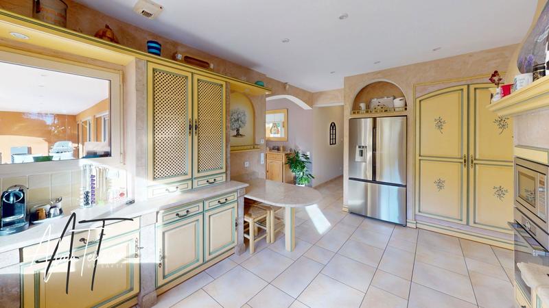 Maison - 308 m² - 8 pièces