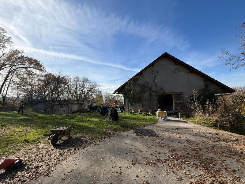 Maison - 1 050 m² - 12 pièces