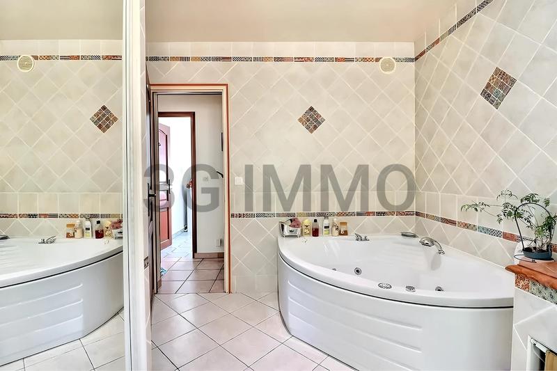 Maison - 144 m² - 7 pièces