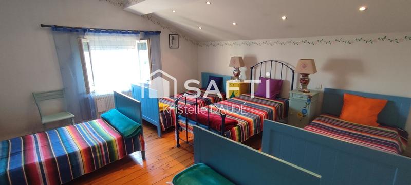 Maison - 240 m² - 8 pièces