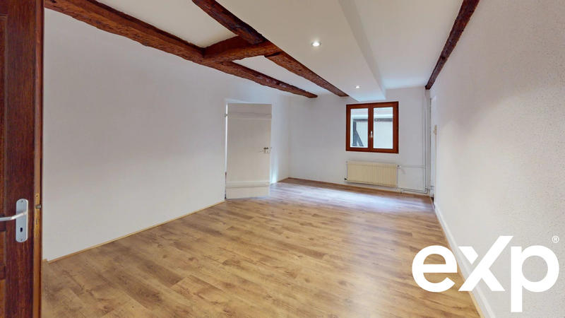 Maison traditionnelle - 258 m² - 7 pièces