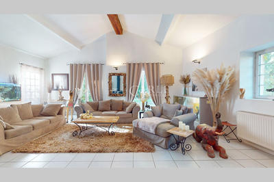 Maison - 330 m² - 8 pièces