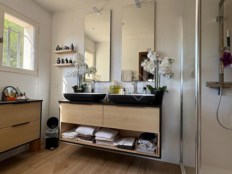 Maison - 195 m² - 7 pièces