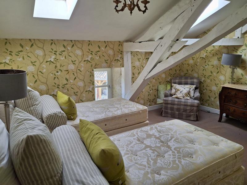 Maison traditionnelle - 388 m² - 11 pièces