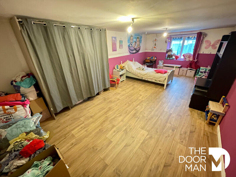 Maison - 198 m² - 8 pièces