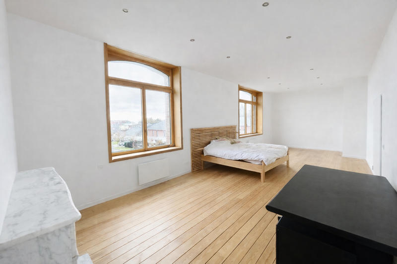 Maison - 342 m² - 8 pièces