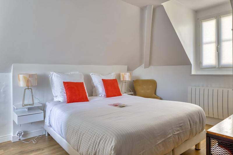 Maison - 280 m² - 10 pièces