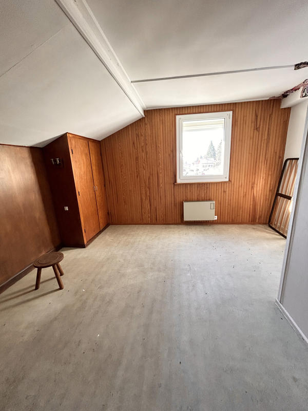 Maison - 168 m² - 9 pièces