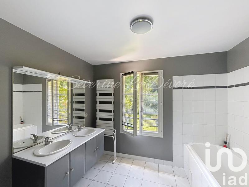 Maison - 181 m² - 8 pièces