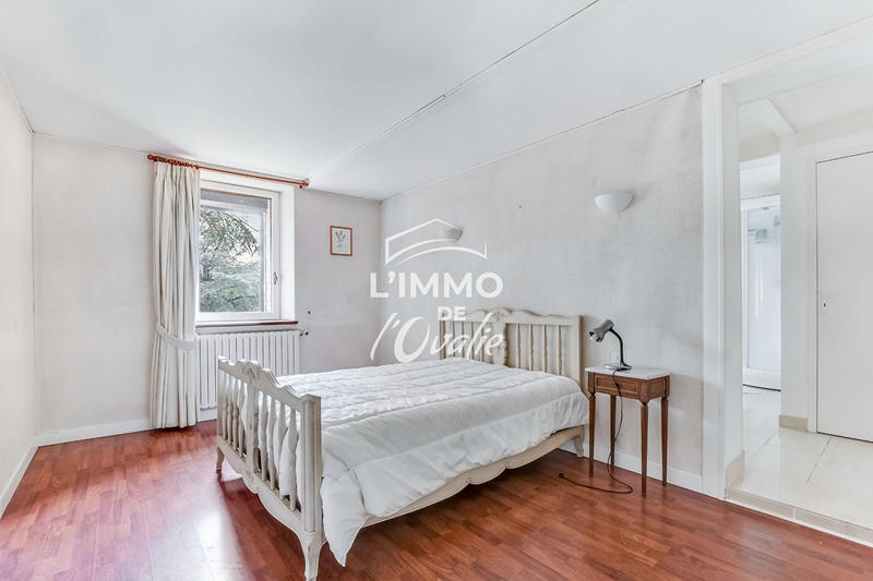 Demeure - 1 000 m² - 21 pièces