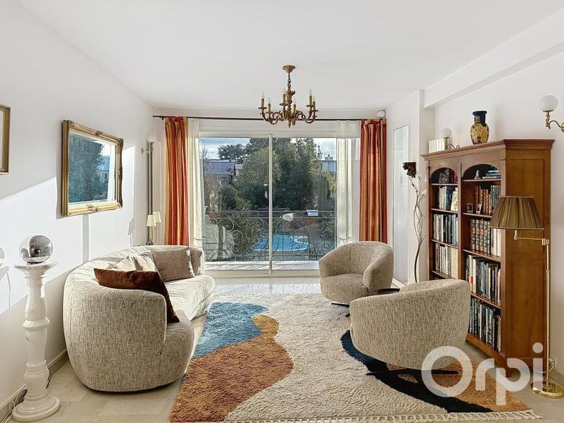 Maison - 217 m² - 7 pièces