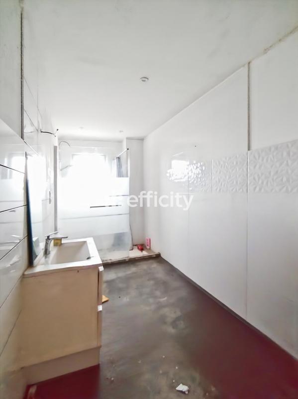 Maison - 201 m² - 7 pièces