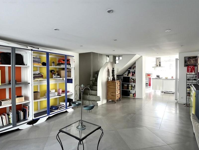 Maison - 345 m² - 11 pièces