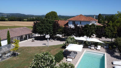 Maison - 292 m² - 9 pièces