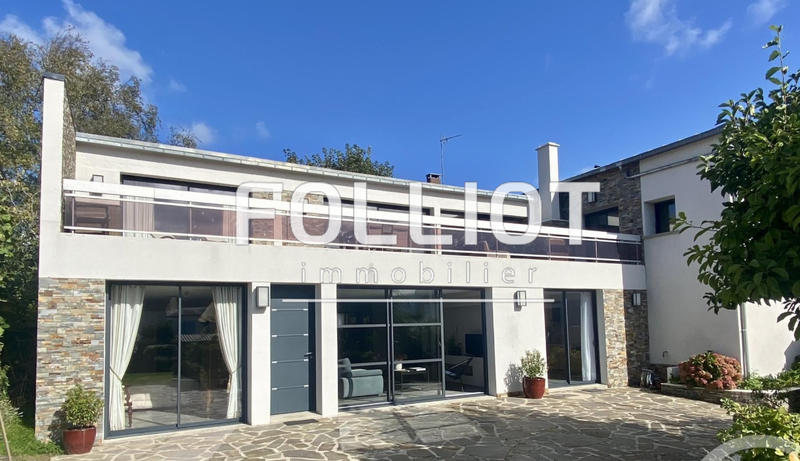 Maison - 286 m² - 7 pièces