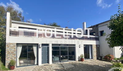 Maison - 286 m² - 7 pièces