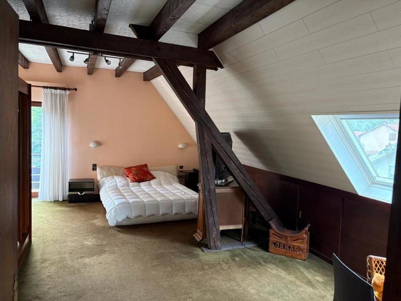 Maison - 250 m² - 6 pièces