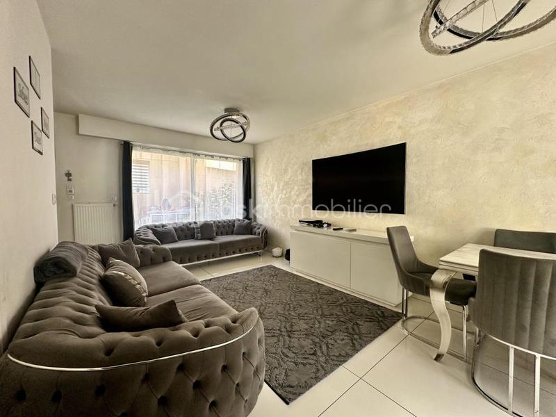 Maison - 216 m² - 14 pièces