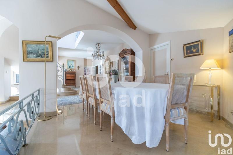 Maison - 284 m² - 6 pièces