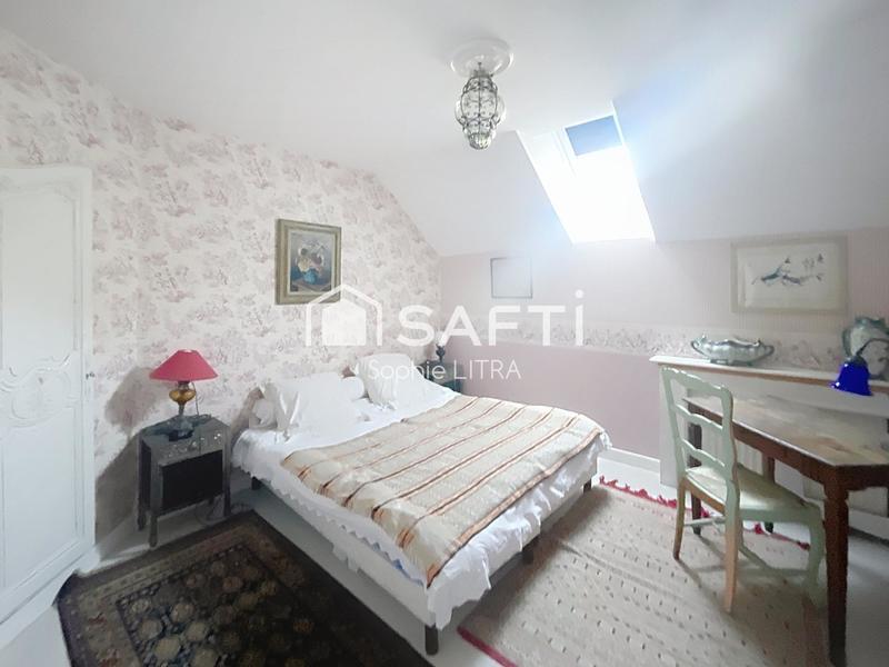 Maison - 250 m² - 8 pièces