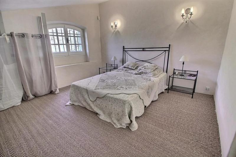 Maison - 240 m² - 7 pièces