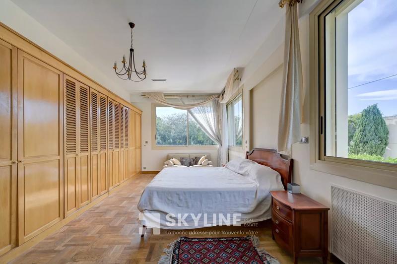 Villa - 285 m² - 9 pièces