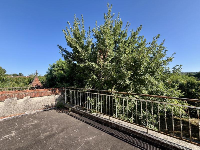 Maison traditionnelle - 201 m² - 8 pièces