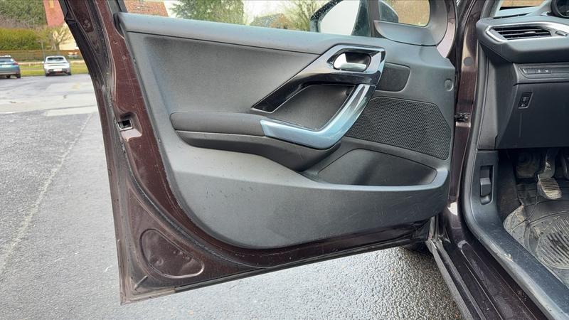 Peugeot 208 1.6 E-HDi 92 Allure