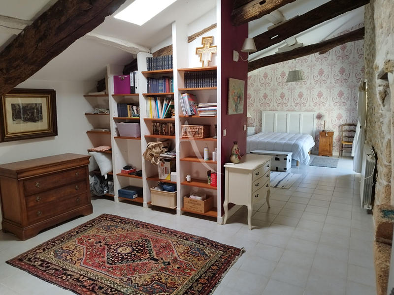 Maison - 247 m² - 5 pièces