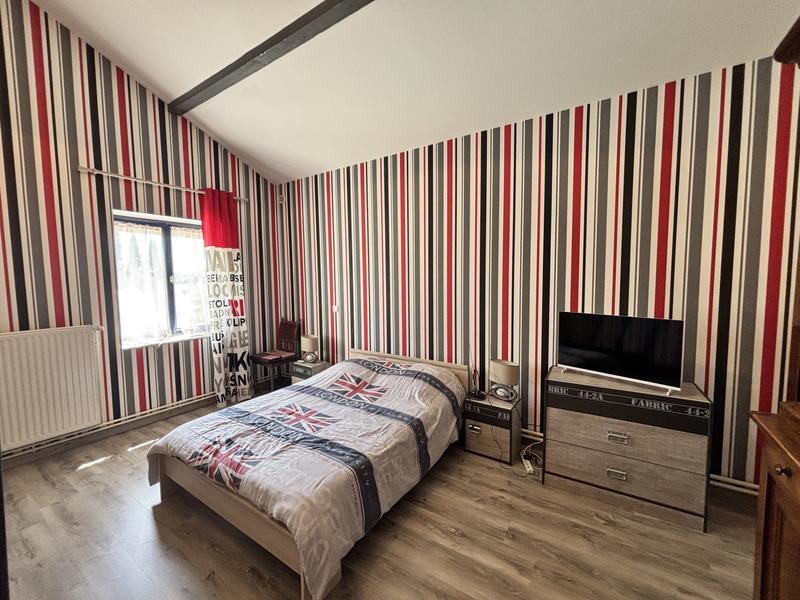 Maison traditionnelle - 260 m² - 9 pièces