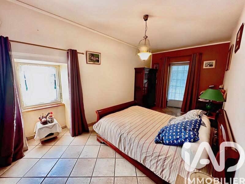 Maison - 202 m² - 6 pièces