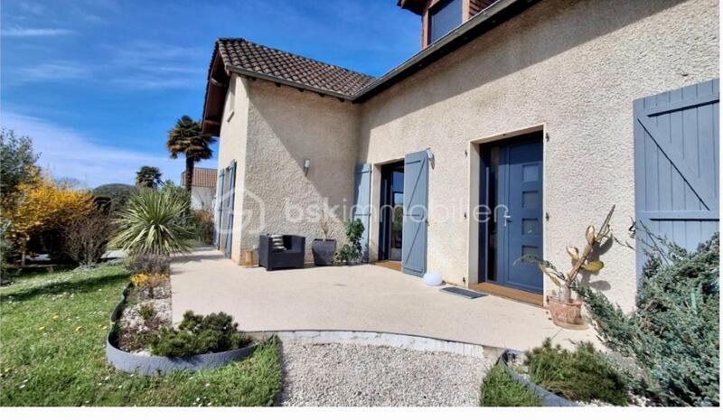 Maison - 220 m² - 7 pièces