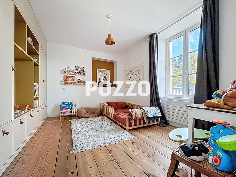 Maison - 223 m² - 8 pièces