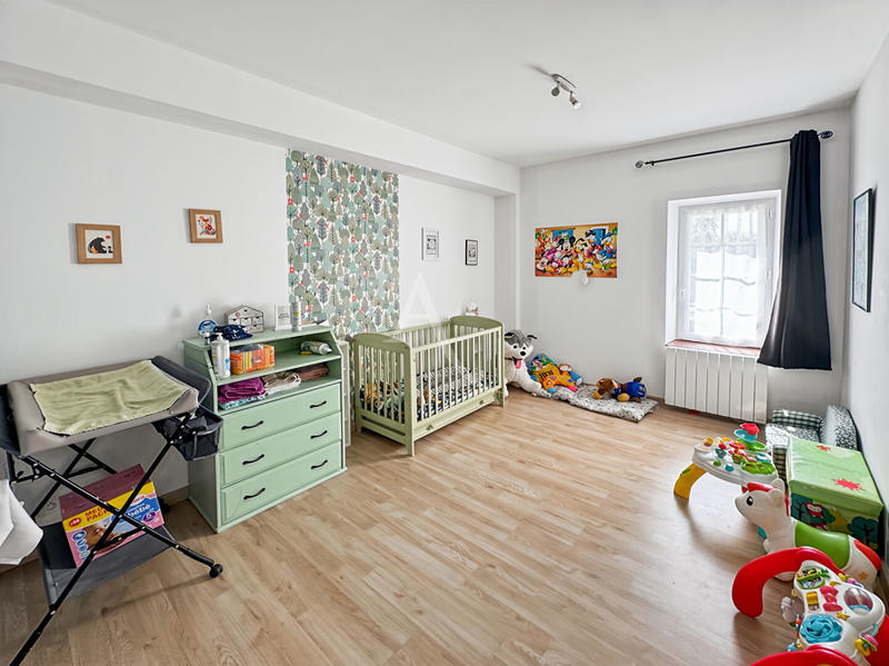 Maison - 270 m² - 8 pièces