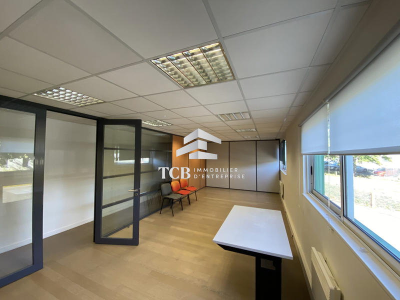 Local d'activités - 916 m²