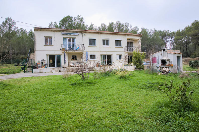 Propriété - 215 m² - 10 pièces