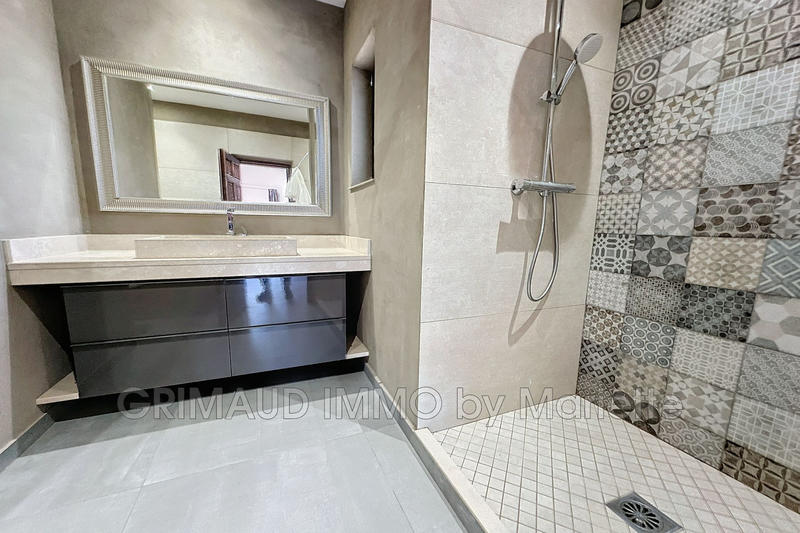 Villa - 360 m² - 9 pièces