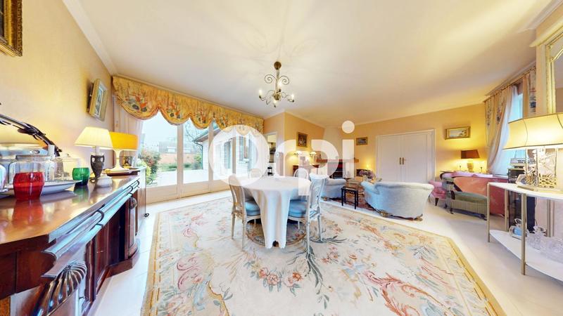 Maison - 230 m² - 8 pièces