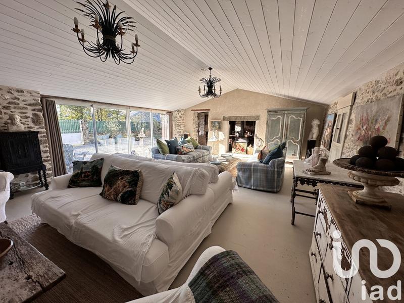 Maison - 277 m² - 8 pièces