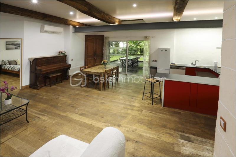 Corps de ferme - 220 m² - 6 pièces