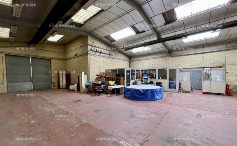 Local d'activité / Entrepôt - 2 200 m²
