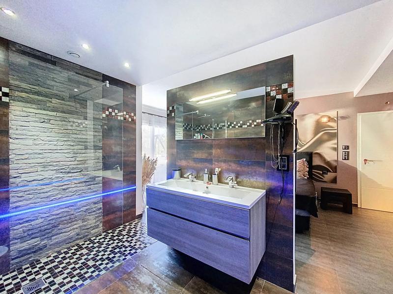 Maison - 265 m² - 7 pièces