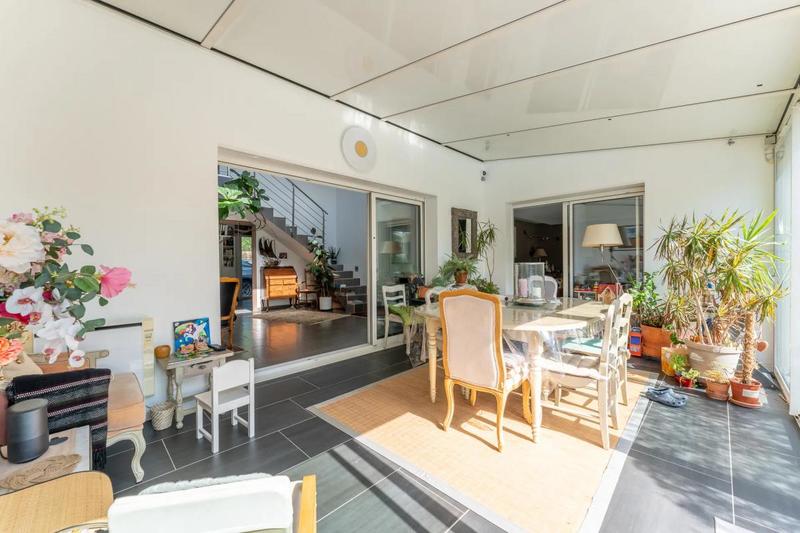 Propriété - 215 m² - 9 pièces