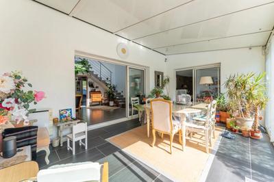 Propriété - 215 m² - 9 pièces